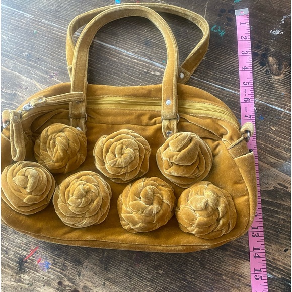 VINTAGE VELVET purse!! So FUN & UNIQUE- you'll be the only gal with this bag🤩 - Picture 4 of 15